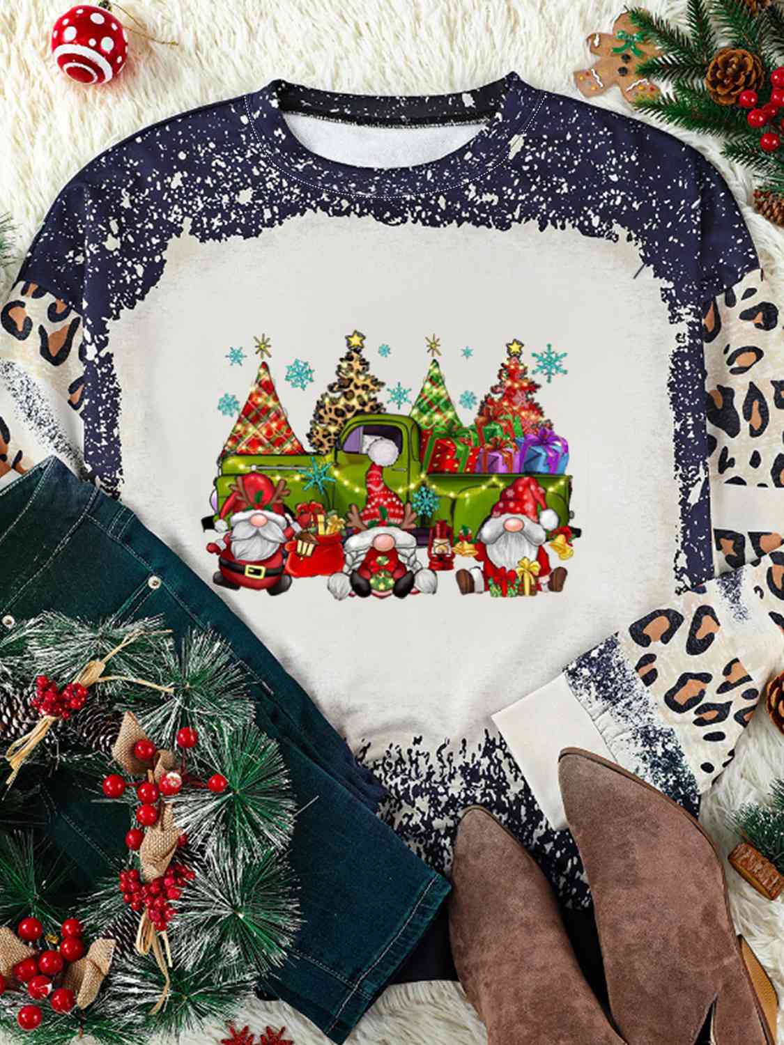 Plus Size Graphic Leopard Christmas Sweatshirt